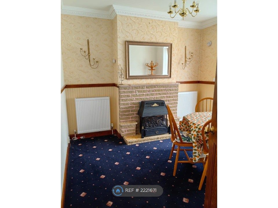 Property photo 3 of 17 Dining Room