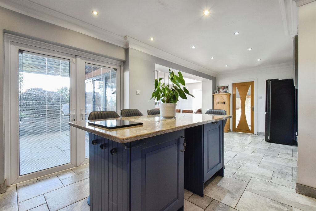 Property photo 3 of 35