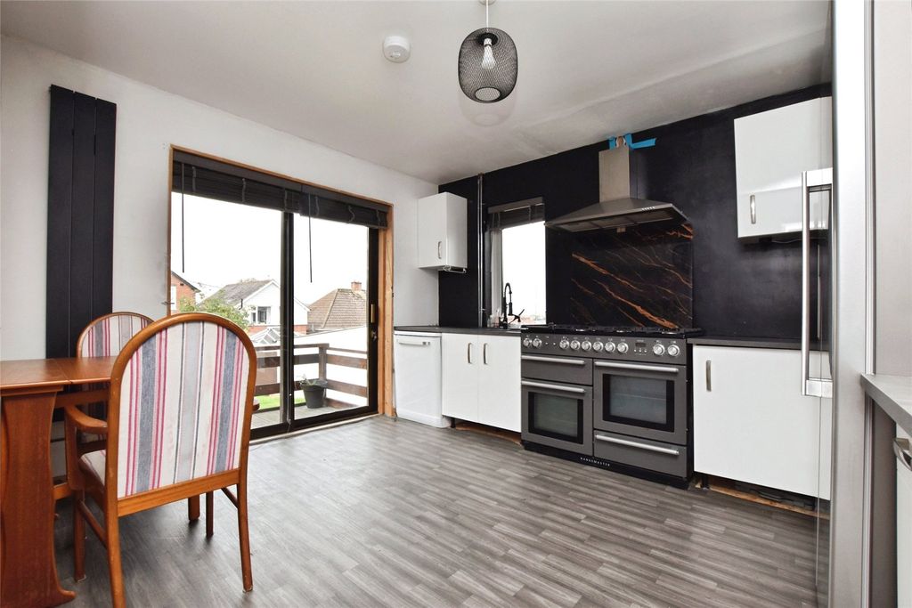 Property photo 3 of 16 Kitchen/Dining