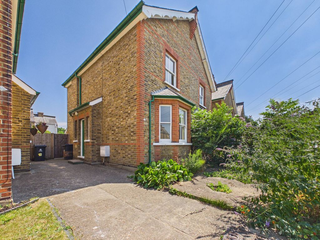 Property photo 1 of 11 Egmont Road