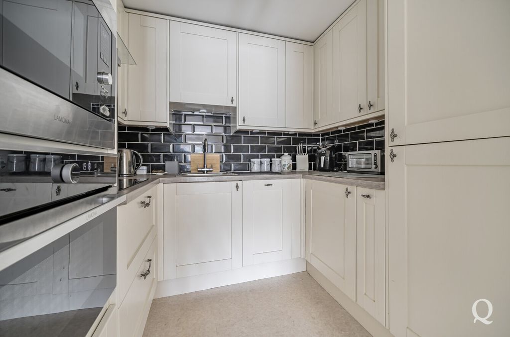 Property photo 3 of 16 543249Da-7B30-49A...