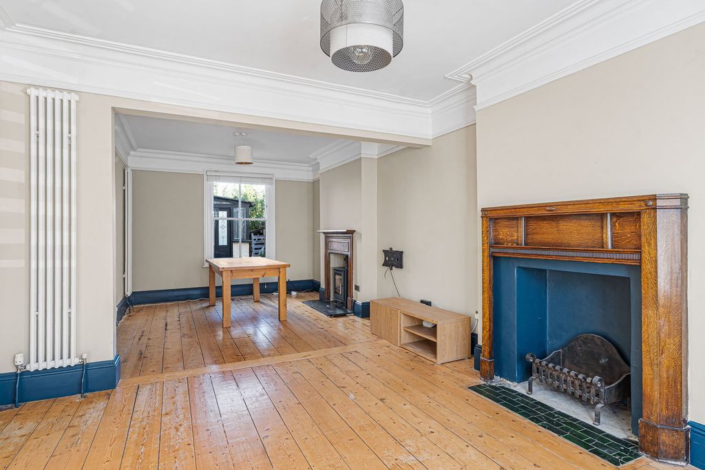 Property photo 3 of 25