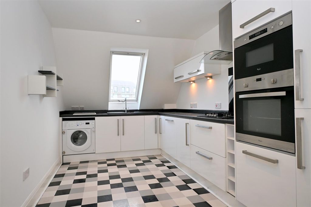 Property photo 3 of 14 Kitchen