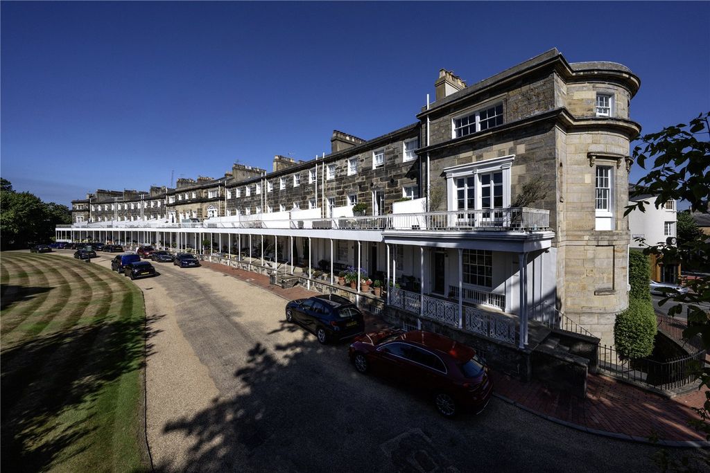 Property photo 2 of 13 Calverley Park Cres