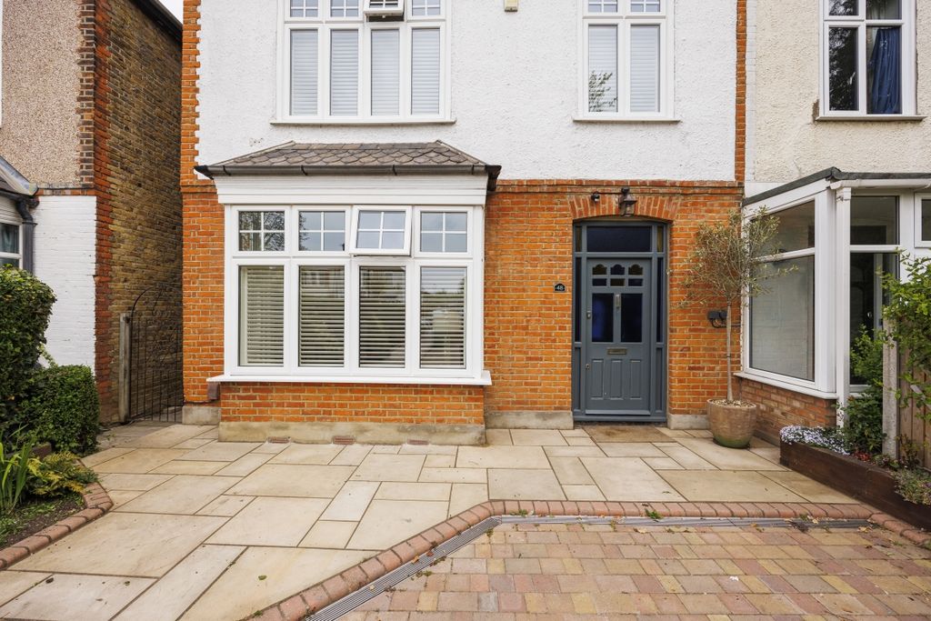 Property photo 1 of 17