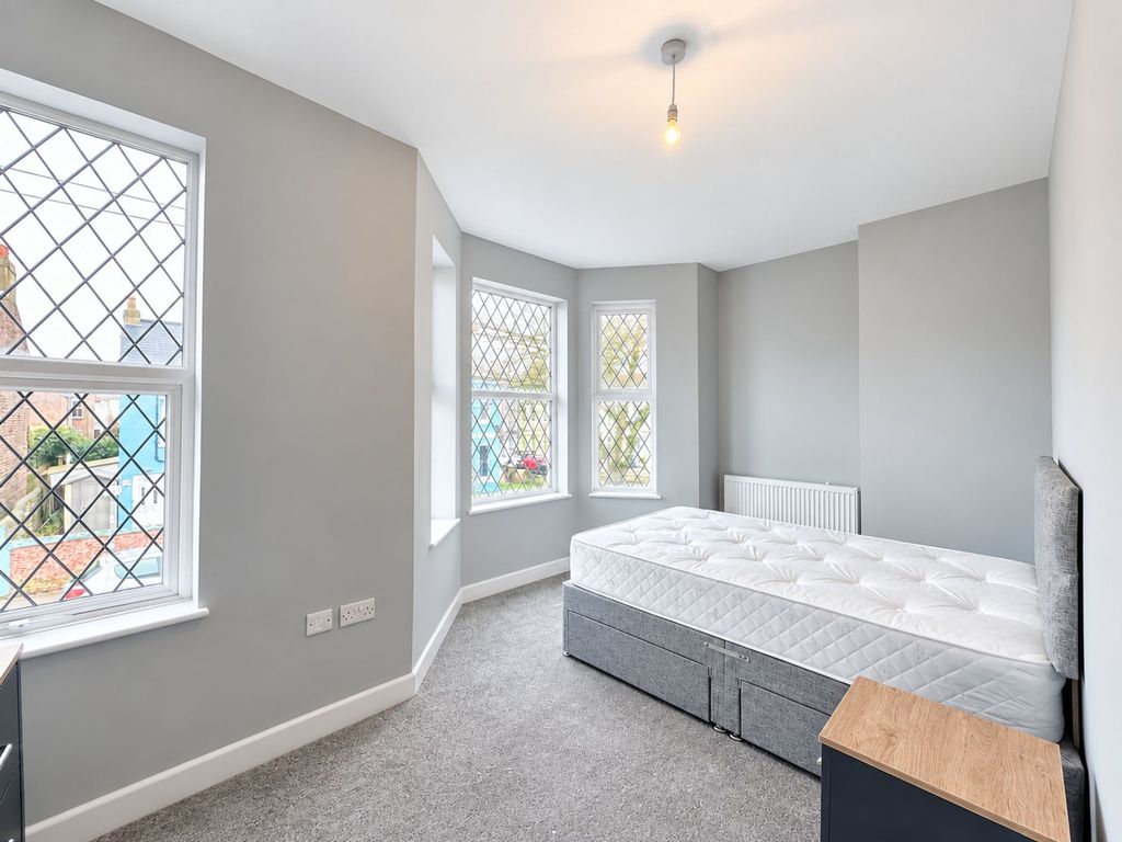 Property photo 1 of 3