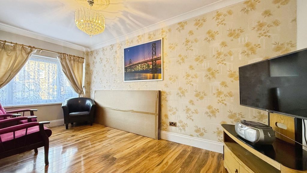 Property photo 3 of 11 d998c3Ab-F-4E3B-9...