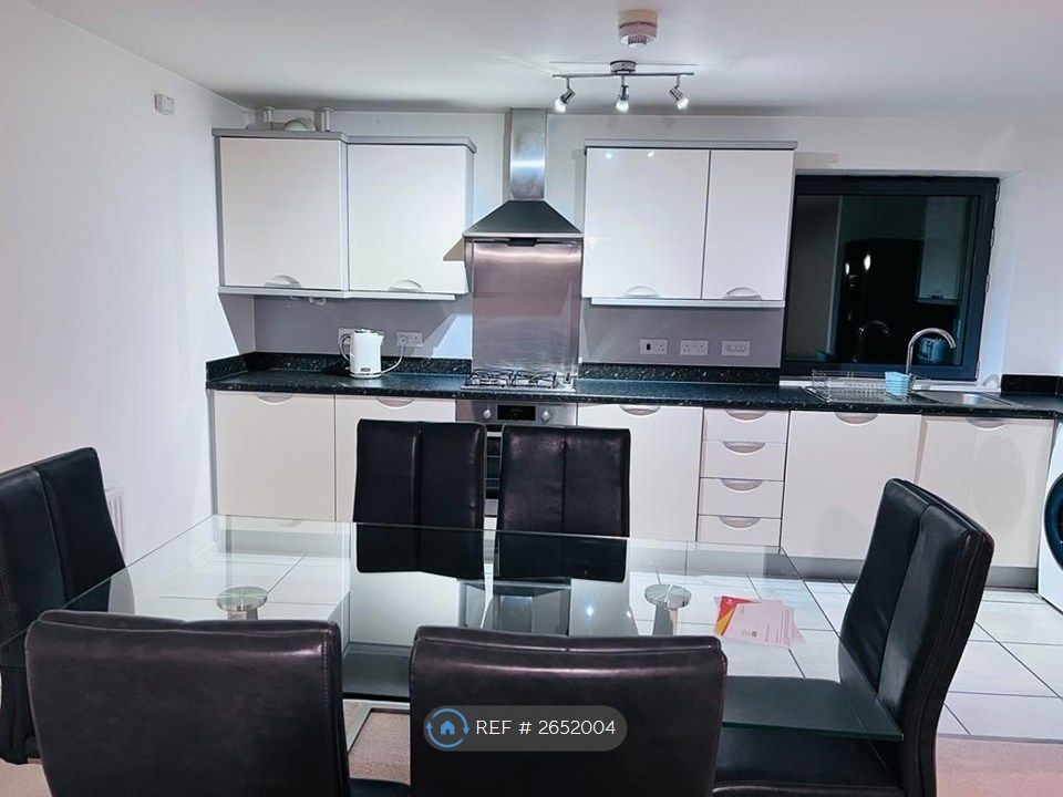 Property photo 2 of 8 Kitchen