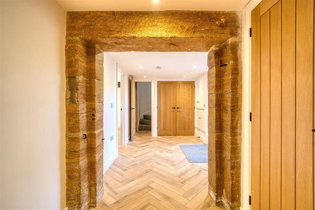 Property photo 2 of 13 Entrance