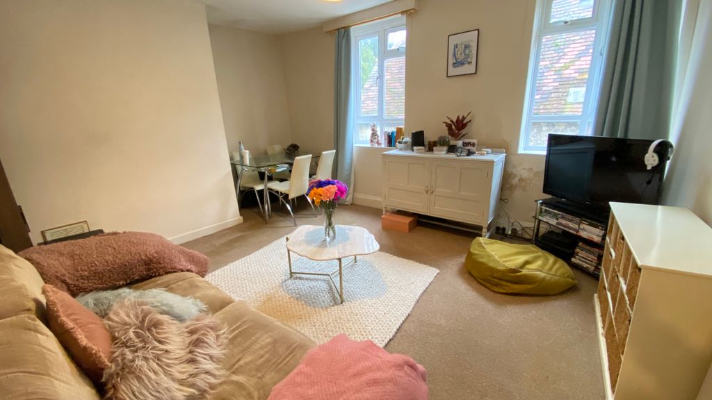 Property photo 3 of 5 Living Room