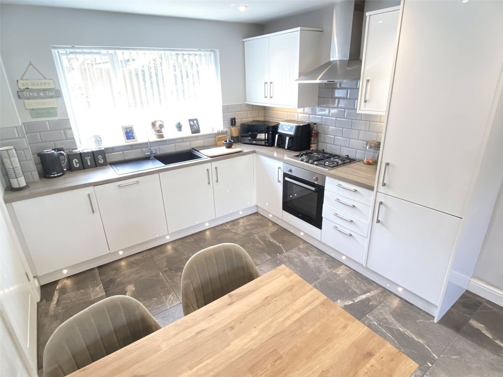 Property photo 2 of 21 Picture No. 05