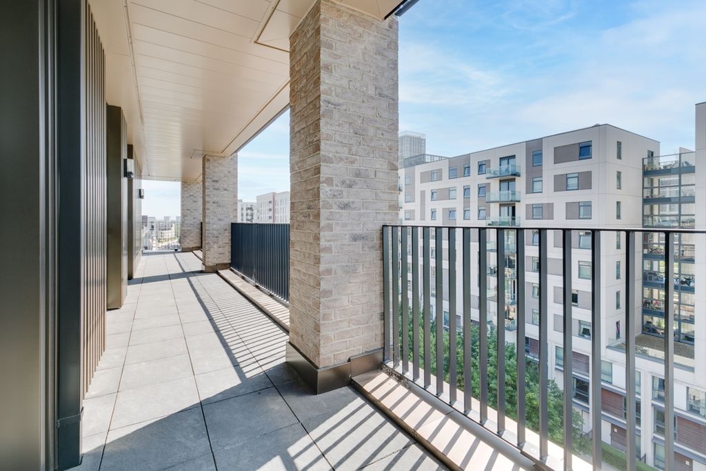 Property photo 3 of 16 Balcony