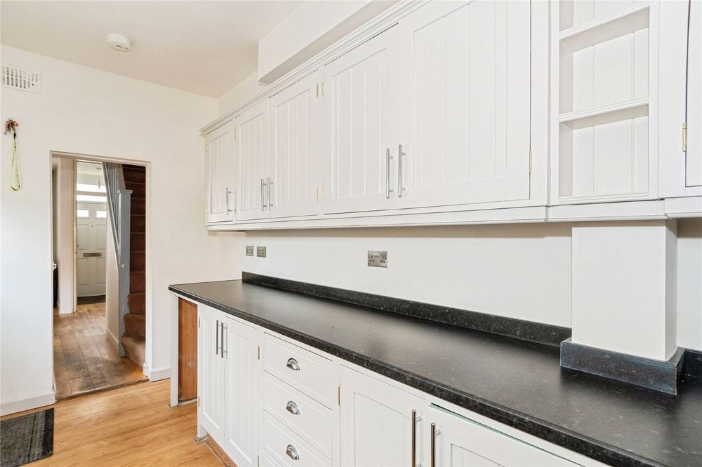 Property photo 3 of 12 Kitchen