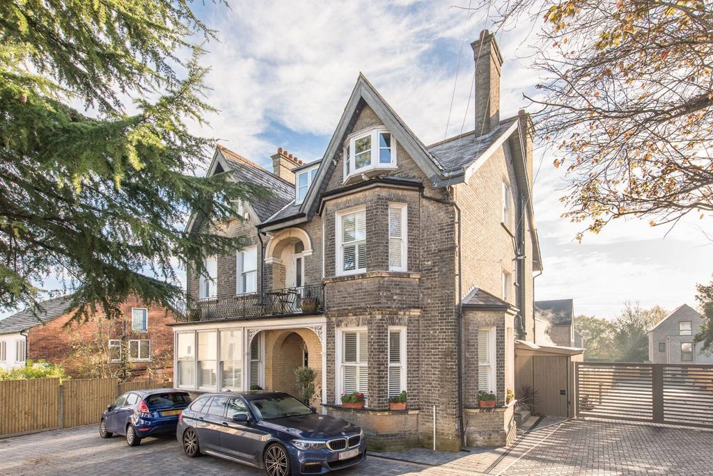 Property photo 2 of 8