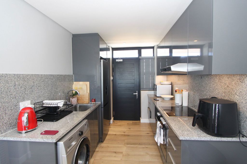 Property photo 2 of 18 1TV1725176