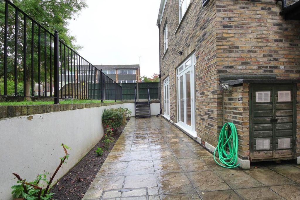 Property photo 3 of 14 Gv- F2 - 84 Grange Rd (21).Jpg