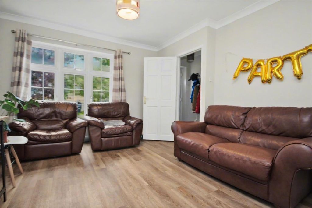 Property photo 3 of 7 0Xhavrr-Leyqmlnco-Pcma.Jpg