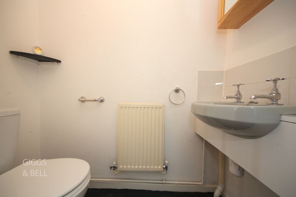 Property photo 2 of 17 5198741