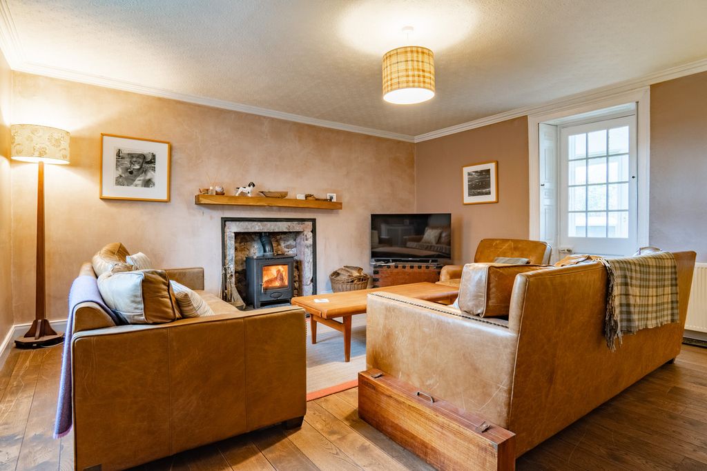 Property photo 2 of 47