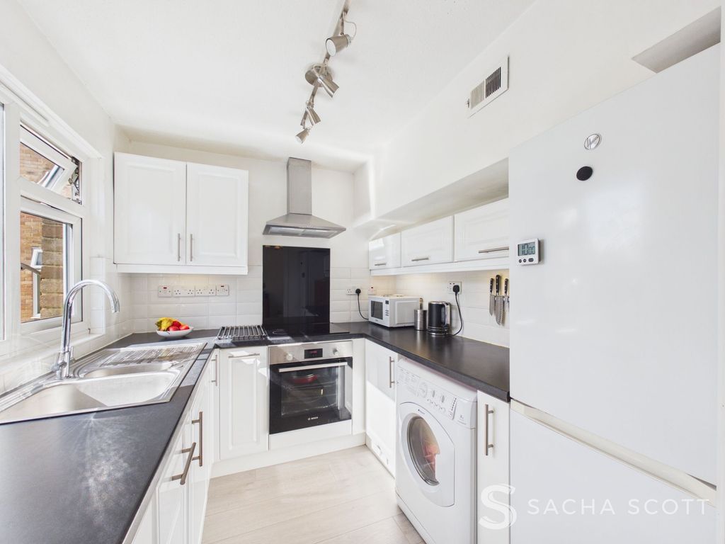 Property photo 3 of 18 Kitchen