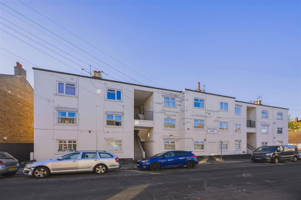 Property photo 1 of 15 Flat 8, Newcomen Court, Newcomen Road, Portsmouth-