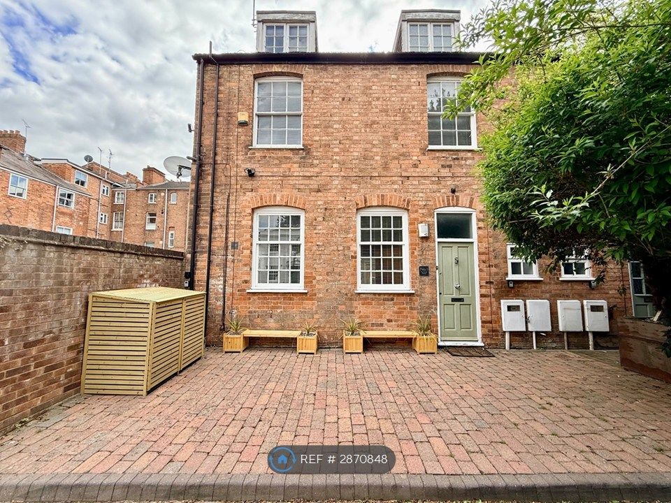 Property photo 2 of 35