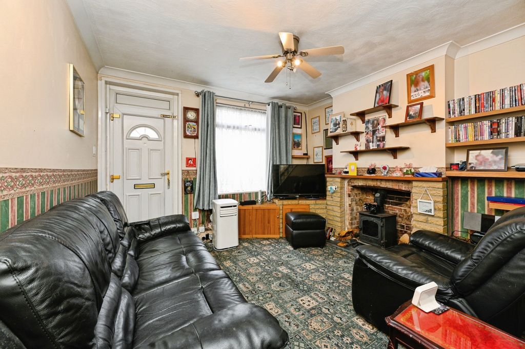 Property photo 2 of 17 52002