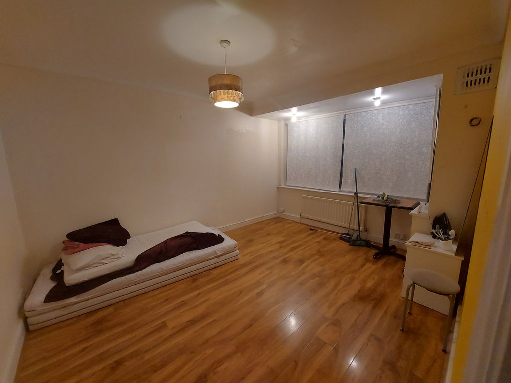 Property photo 3 of 9 Gallery