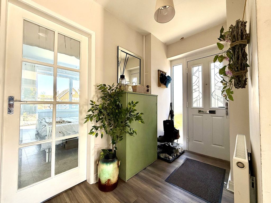 Property photo 2 of 33