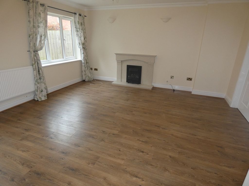 Property photo 2 of 20 Main Lounge