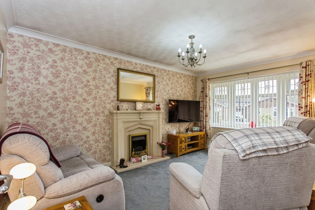 Property photo 2 of 20 Lounge