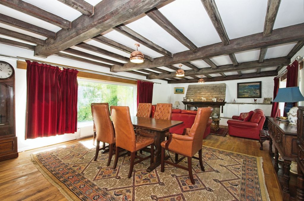 Property photo 2 of 32