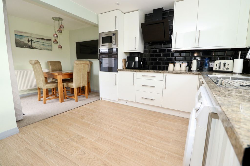 Property photo 2 of 14 Img_8023