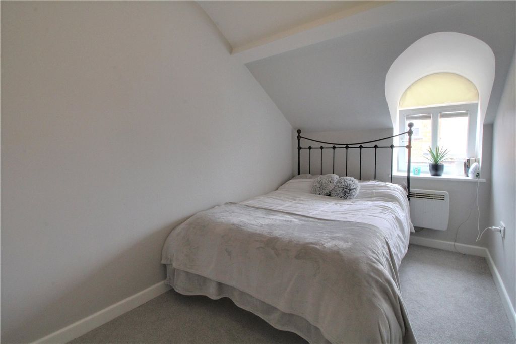 Property photo 3 of 9 Bedroom