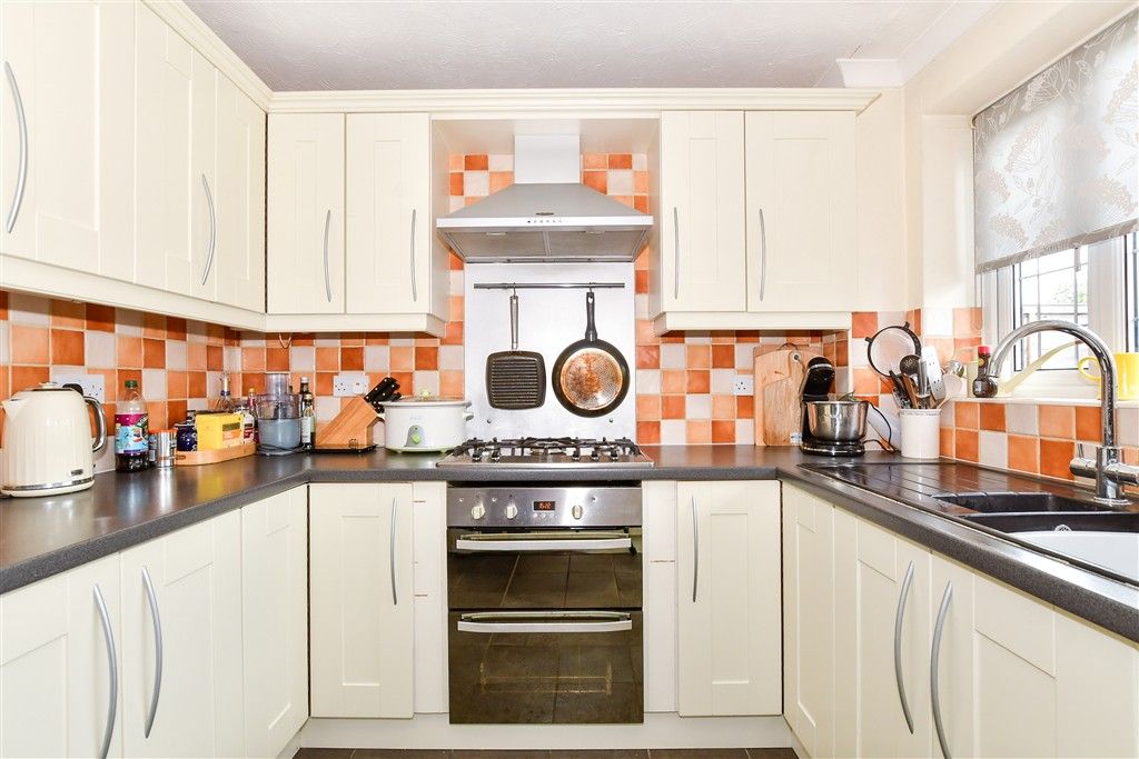 Property photo 3 of 10 Kitchen