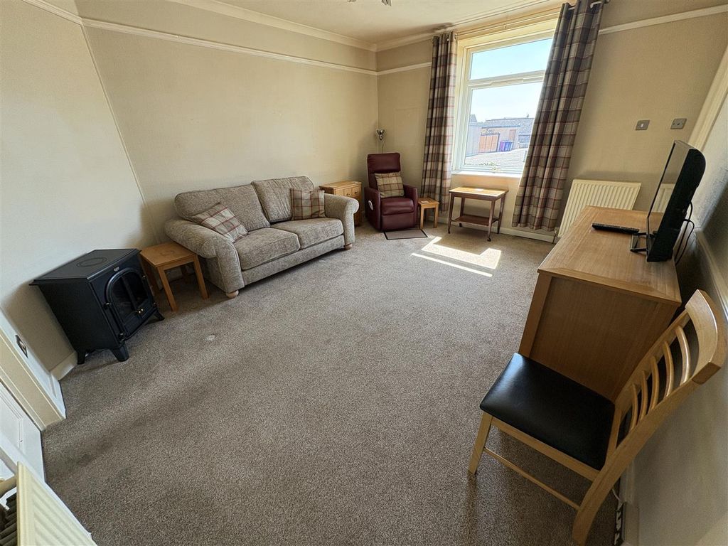 Property photo 2 of 21 Lounge