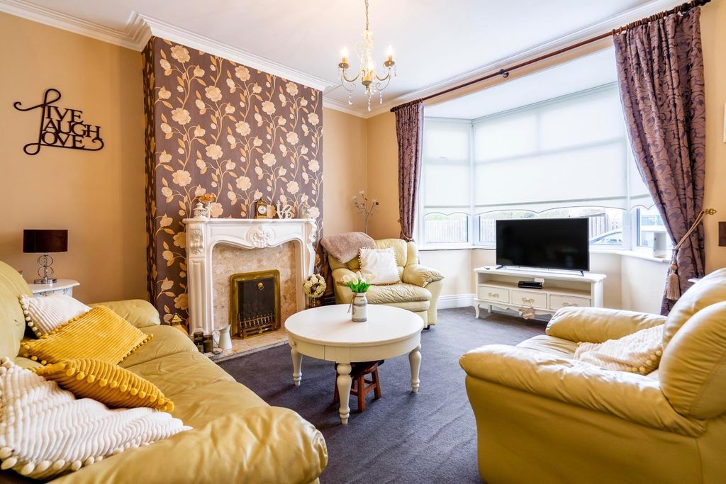 Property photo 2 of 12 Living Room