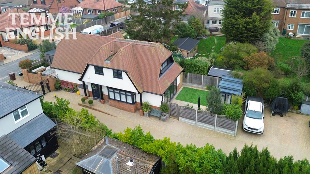 Property photo 2 of 25