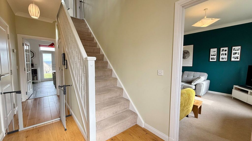 Property photo 3 of 34