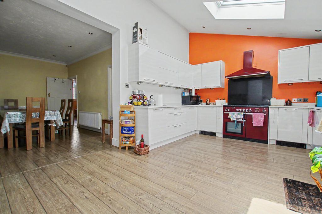 Property photo 3 of 18 Kitchen