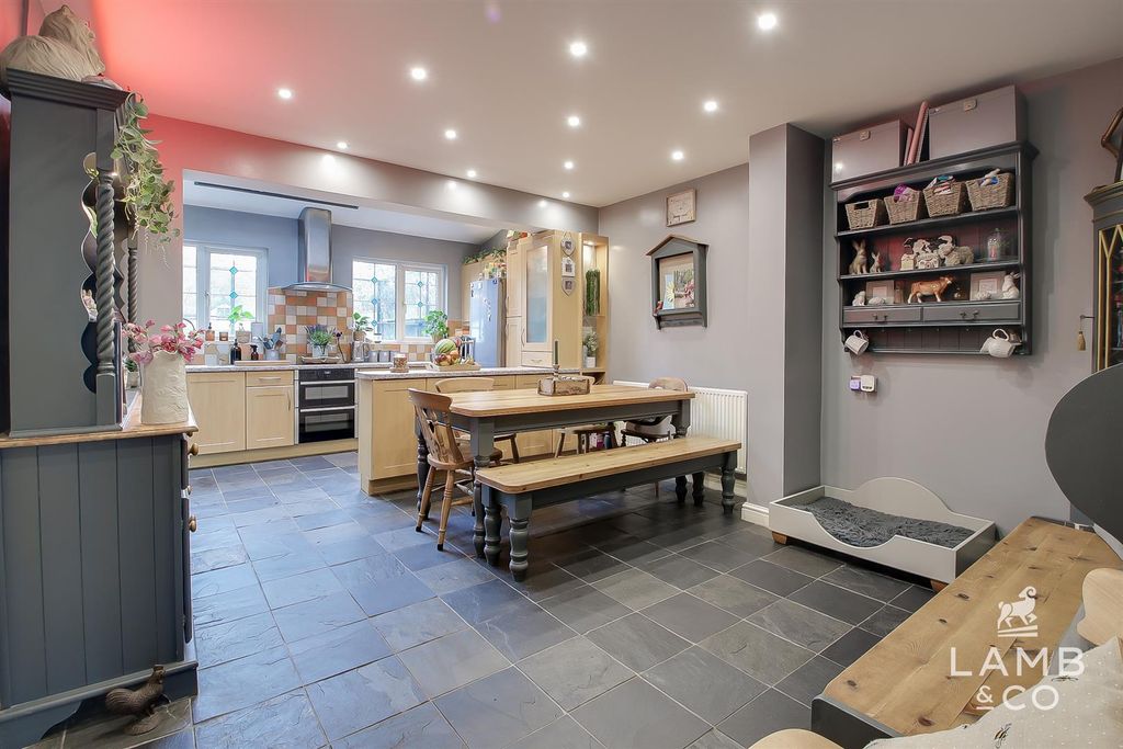 Property photo 3 of 26