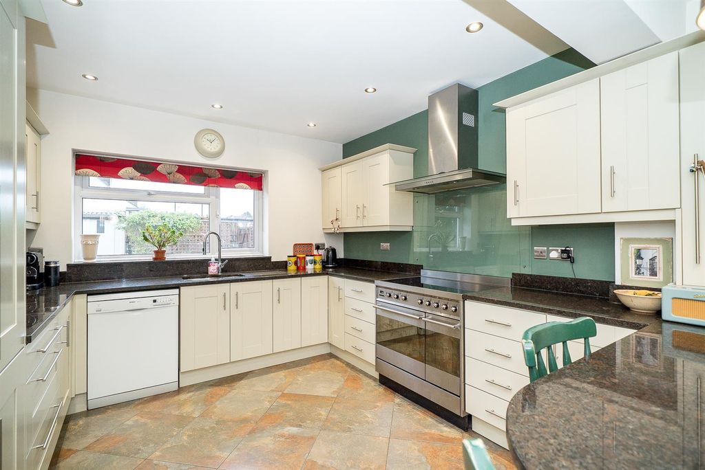 Property photo 3 of 22 Kitchen