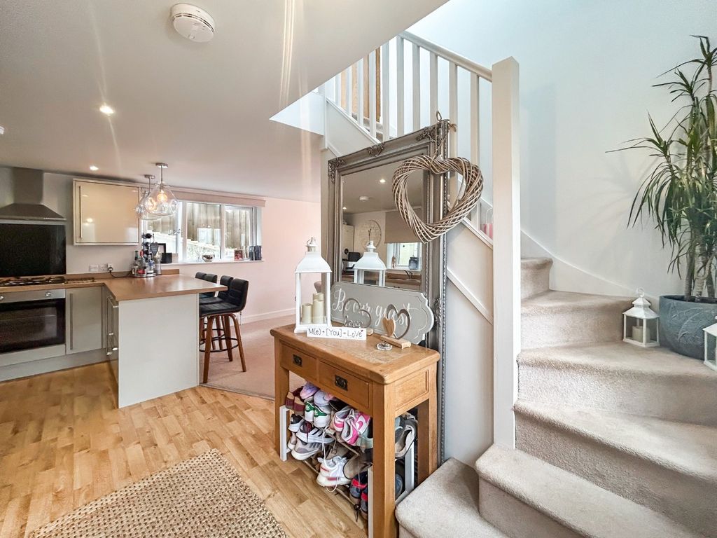 Property photo 3 of 13 5392907