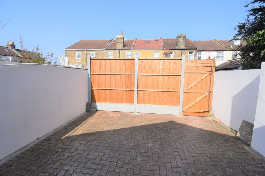 Property photo 2 of 7 Gallery