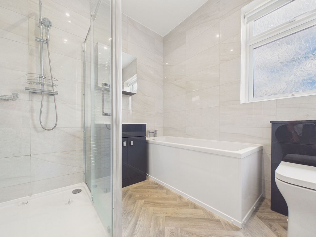 Property photo 3 of 12 Bathroom