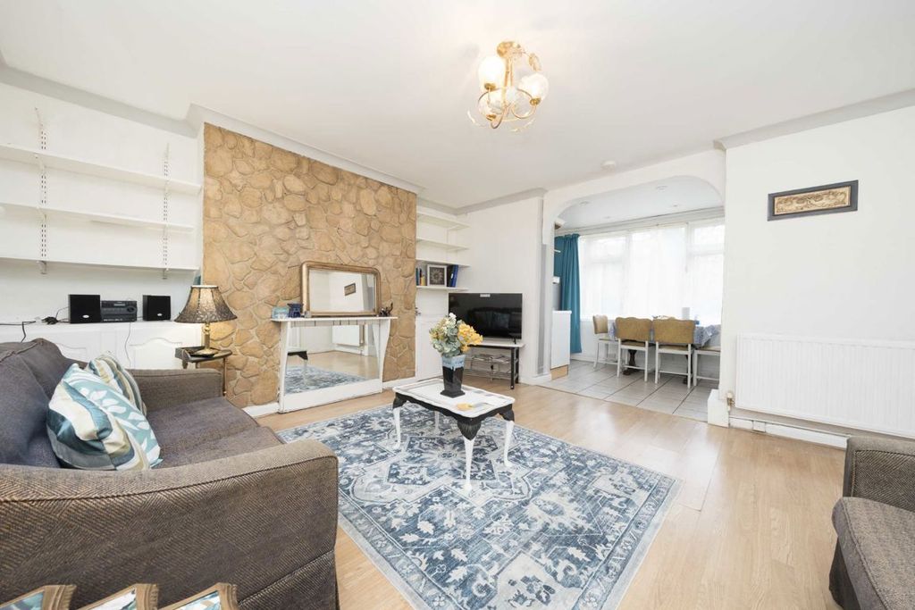 Property photo 2 of 6