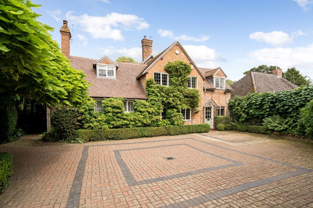 Property photo 1 of 28