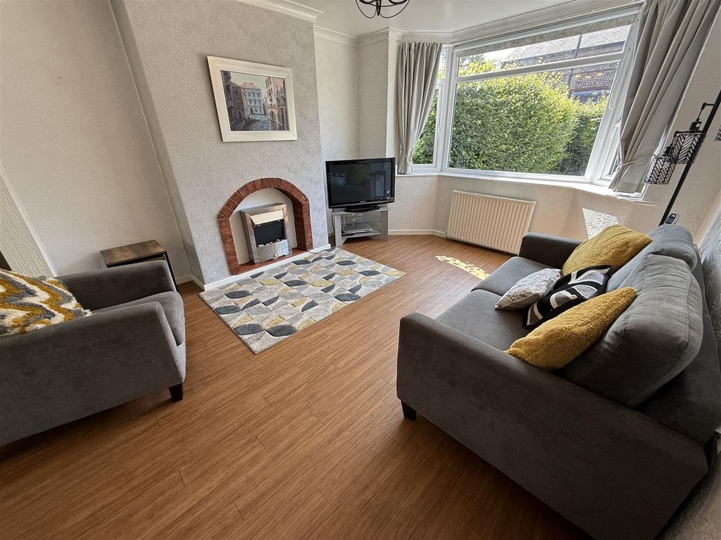 Property photo 2 of 16 Lounge