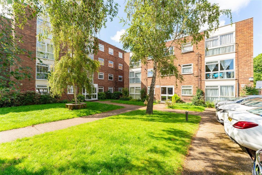 Property photo 2 of 8 7 Azalea Grounds.Jpg