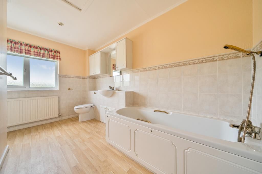 Property photo 2 of 24 Bathroom